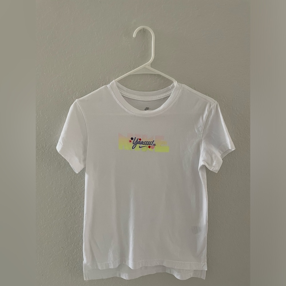 Like new NIKE TEE size L kids